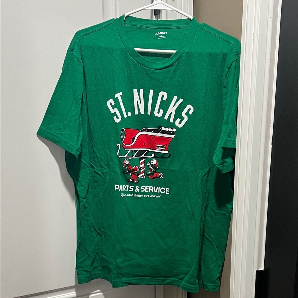 Old Navy Green Christmas Shirt Size XL